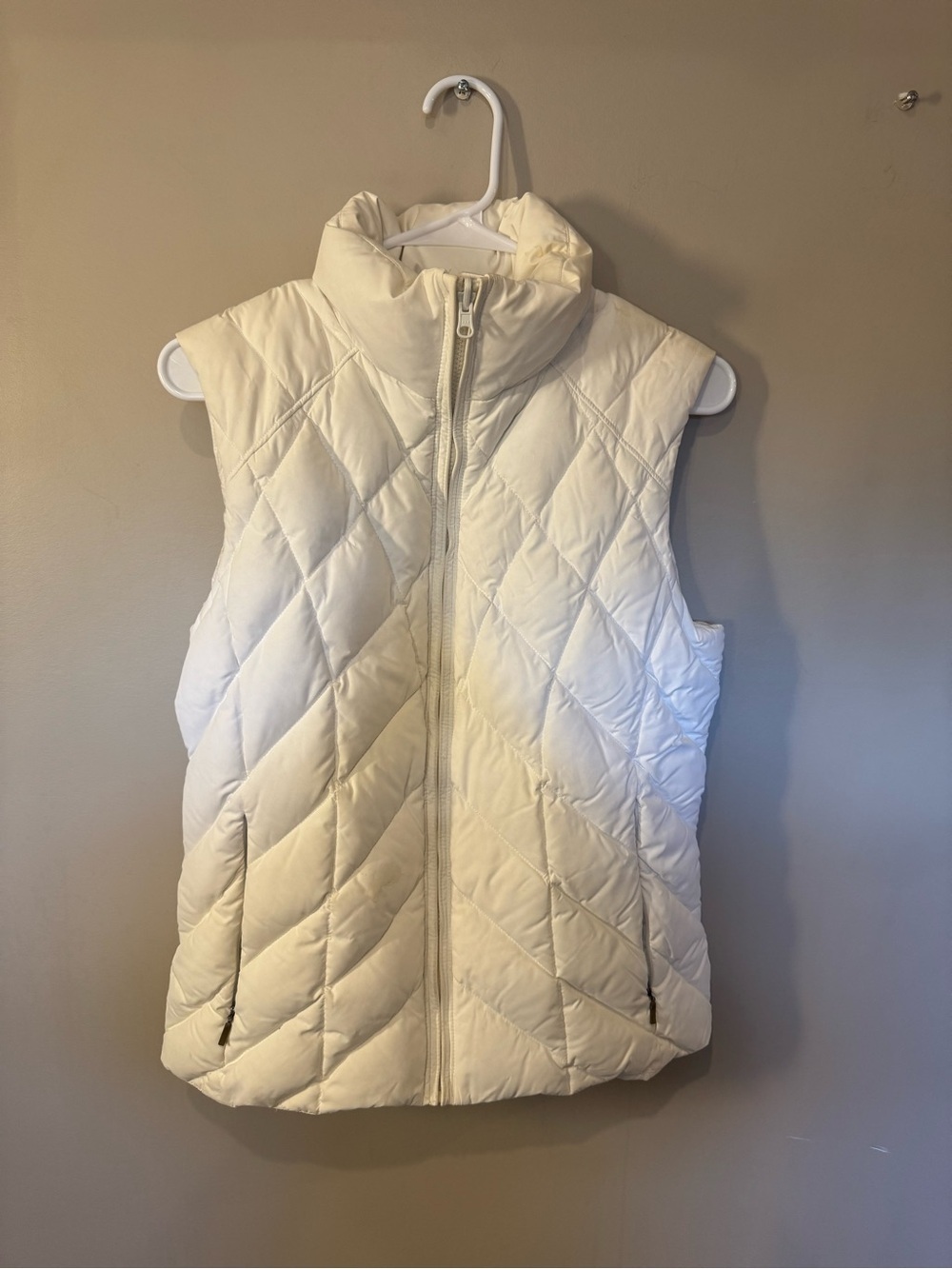 Columbia Women’s Small Ivory Down Puffer Vest Quilted Full Zip - Picture 2 of 10